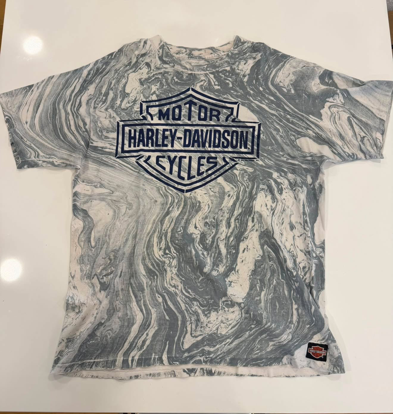 Grey and white marble tee