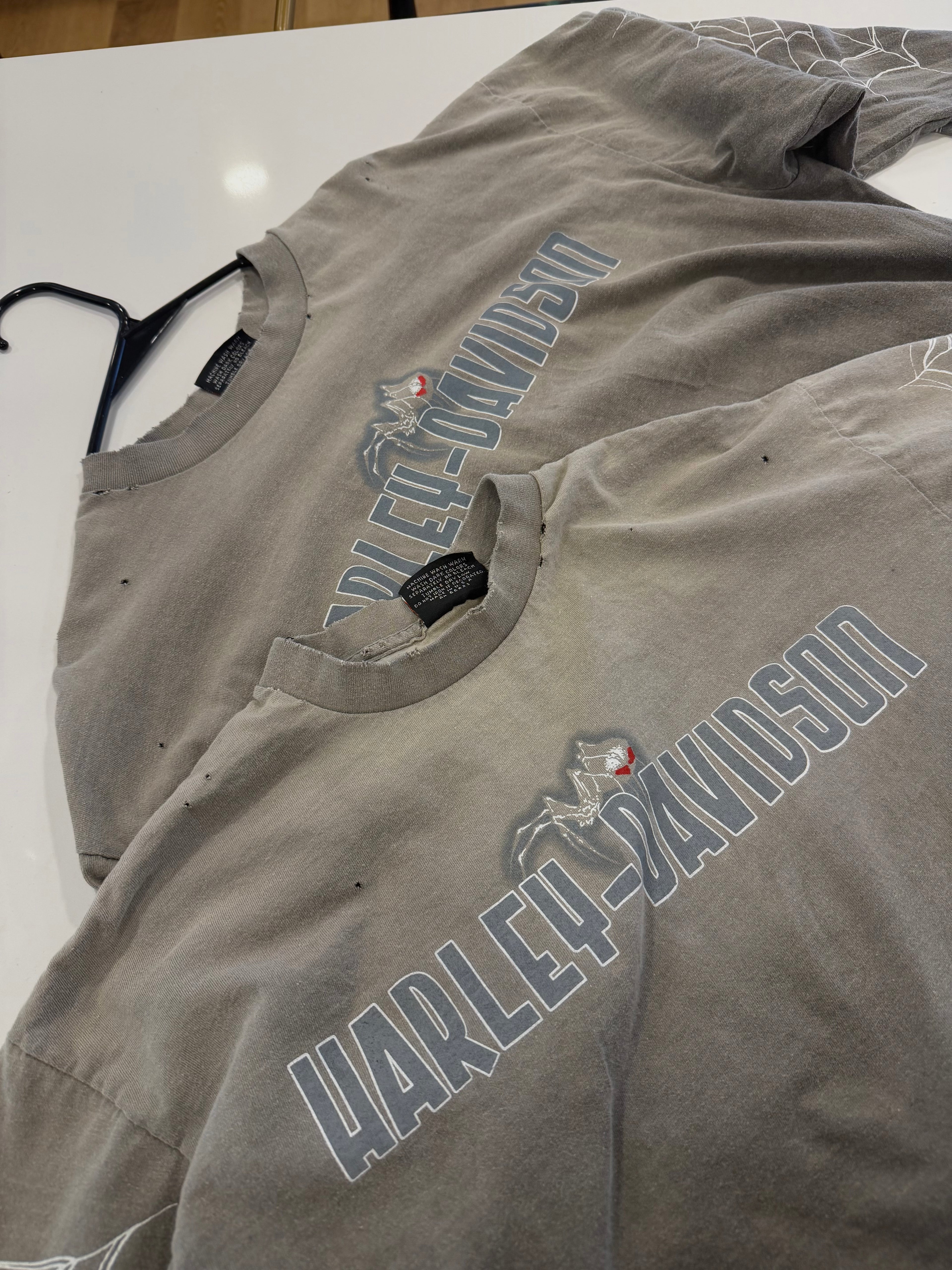 Grey/beige washed spider long sleeve