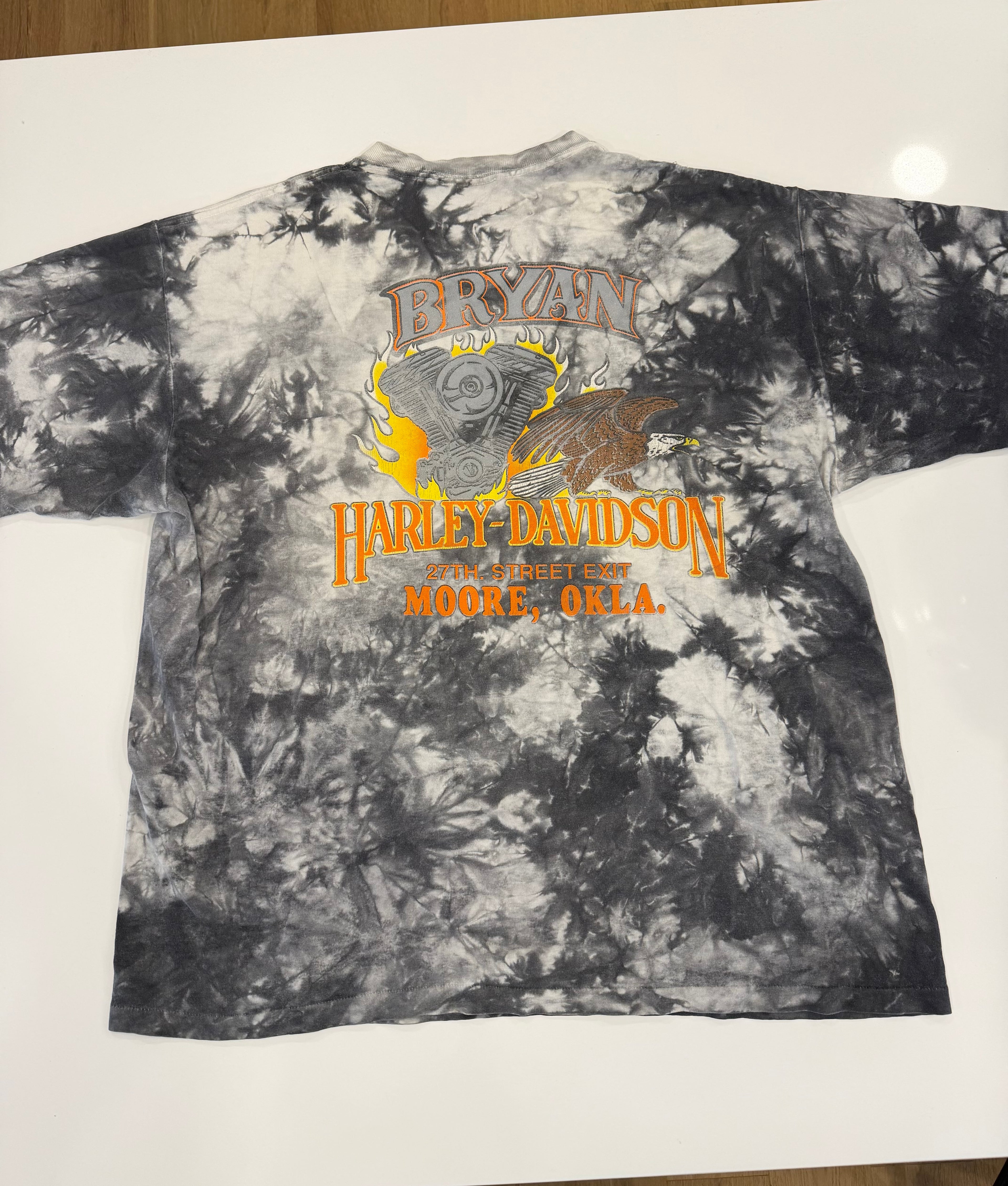 Grey and white tie dye tee