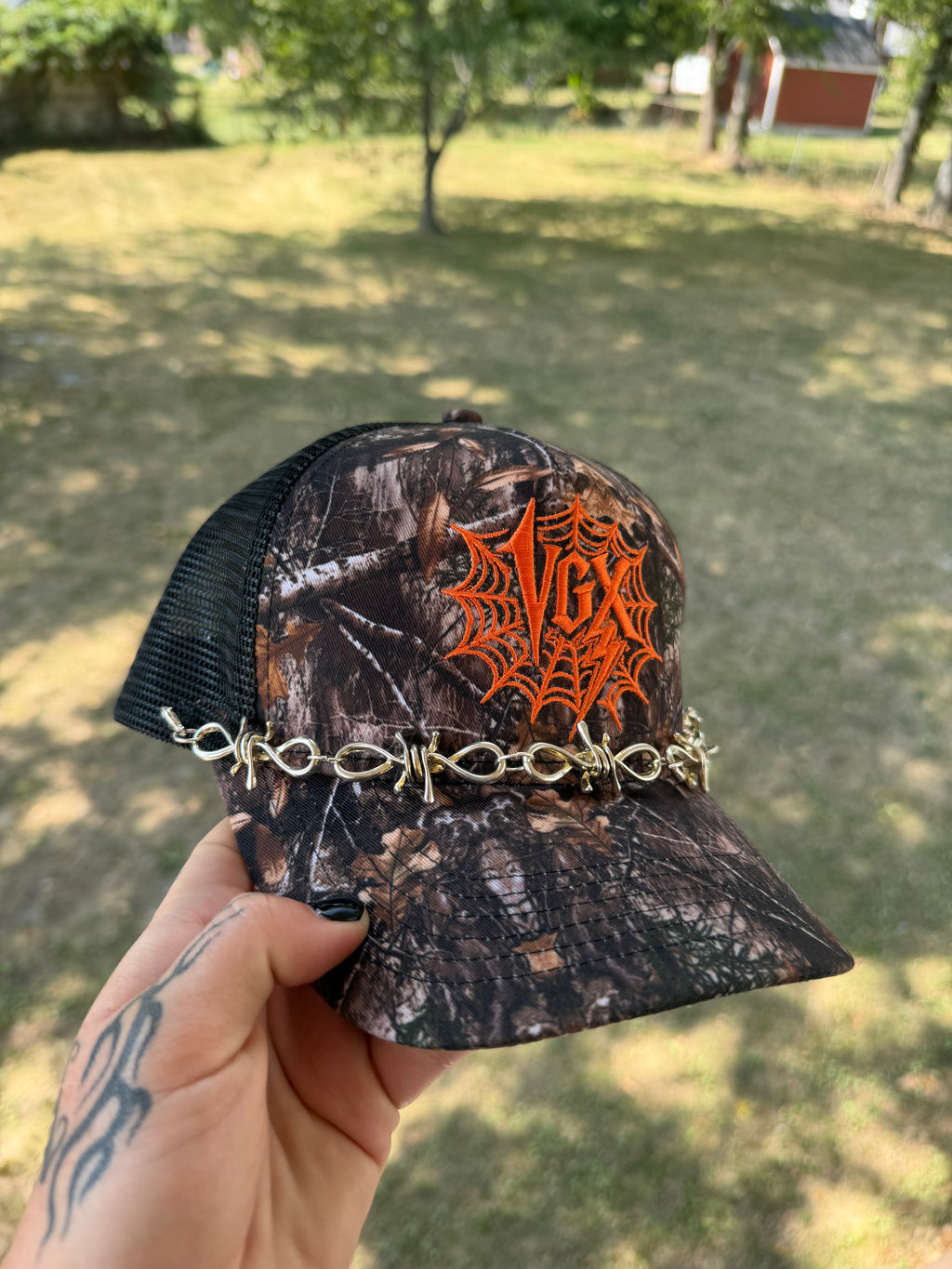 Thickest silver barb wire hat chain option