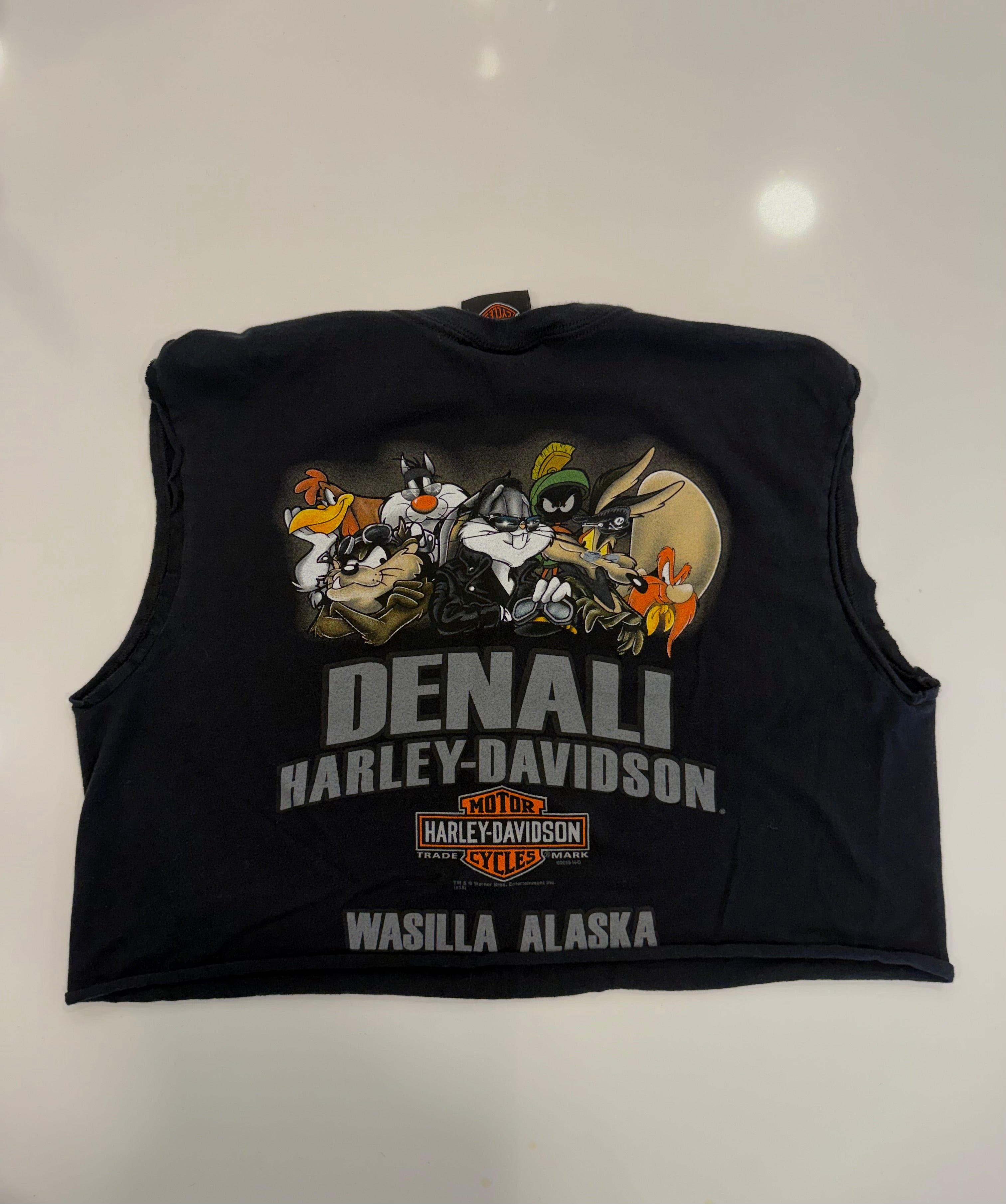 Alaska Looney Tunes cropped tee