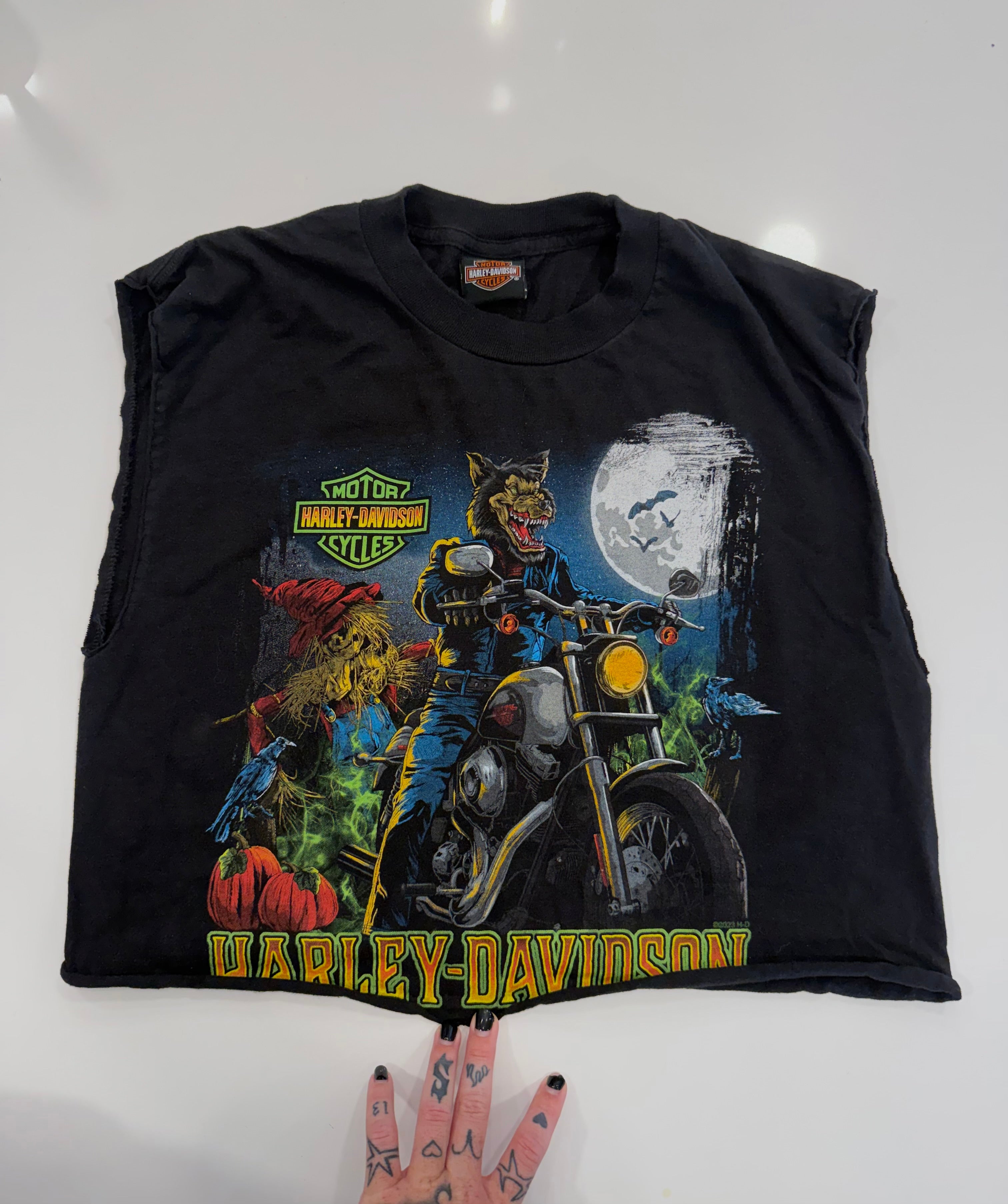 Warewolf/halloween cropped tee