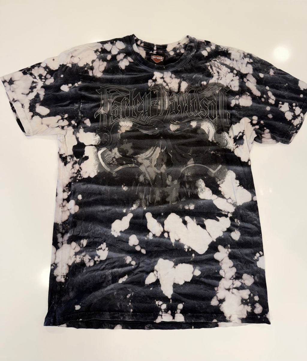 Black and white bleached skull tee