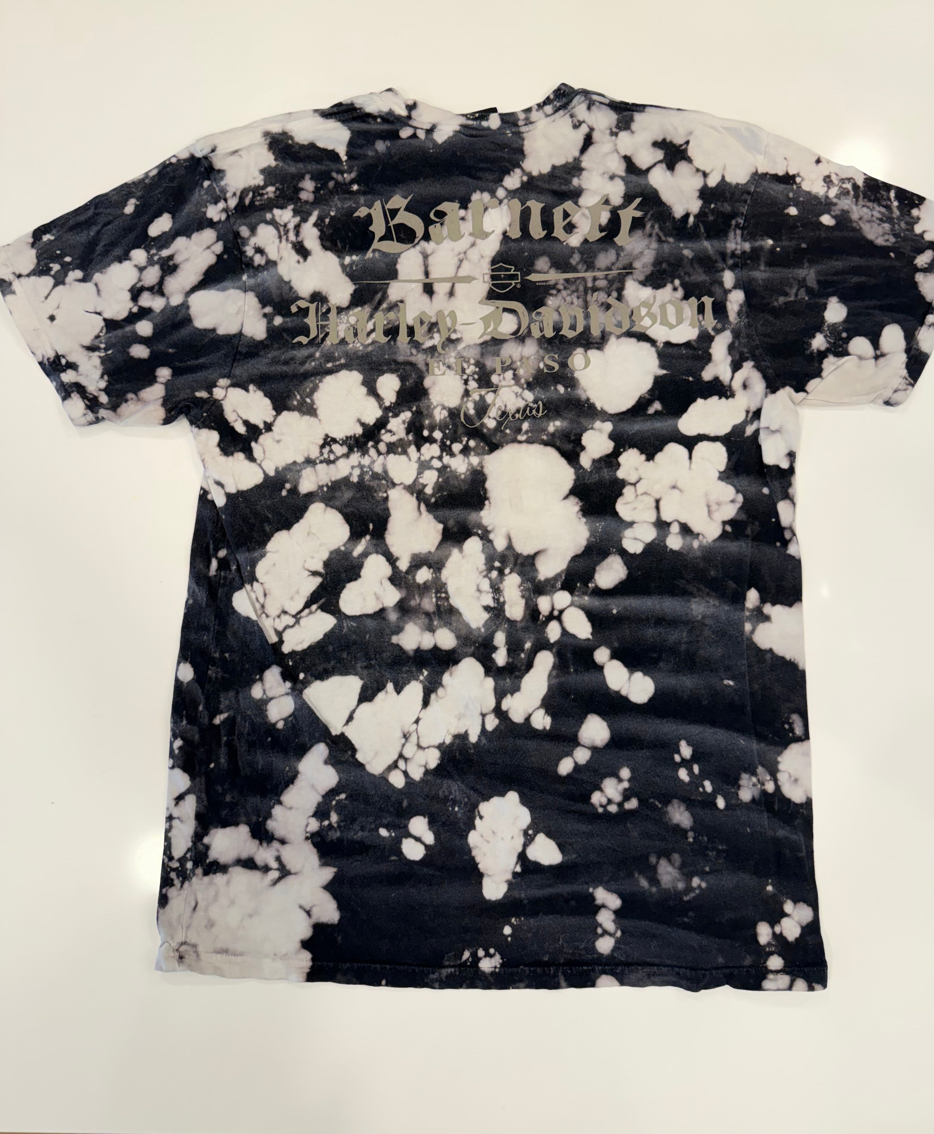 Black and white bleached skull tee