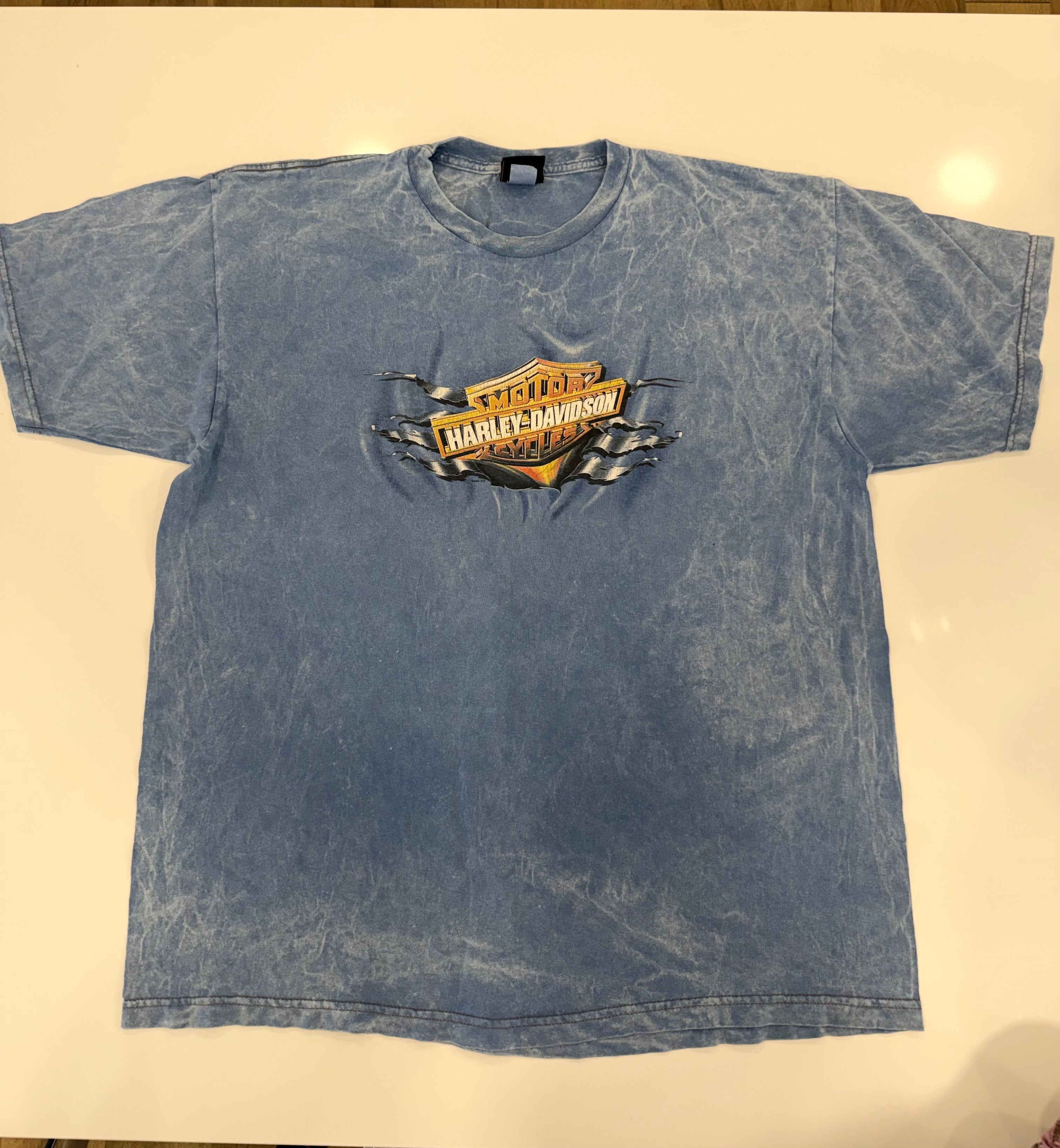 Acid wash claw shirt