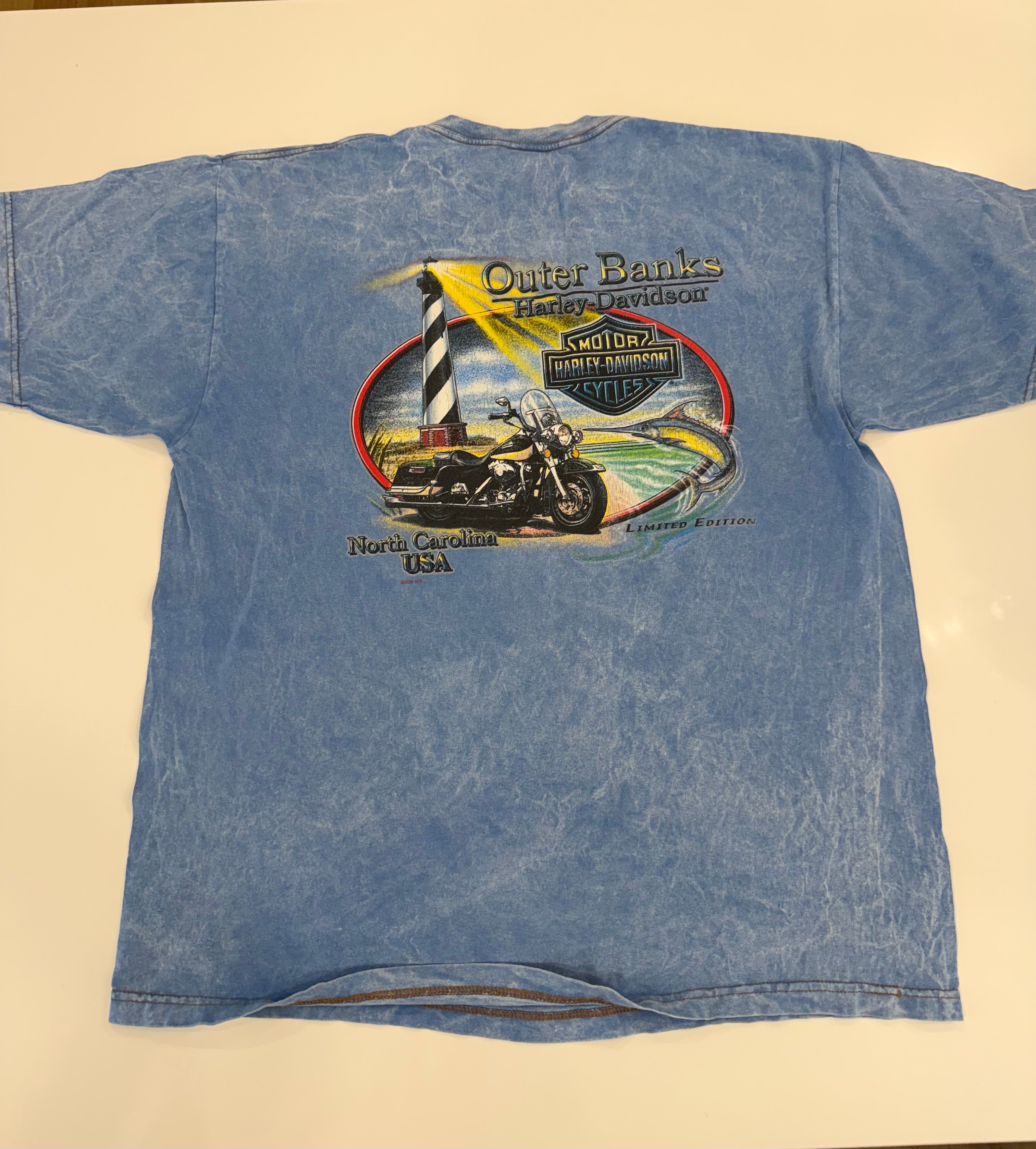 Acid wash claw shirt